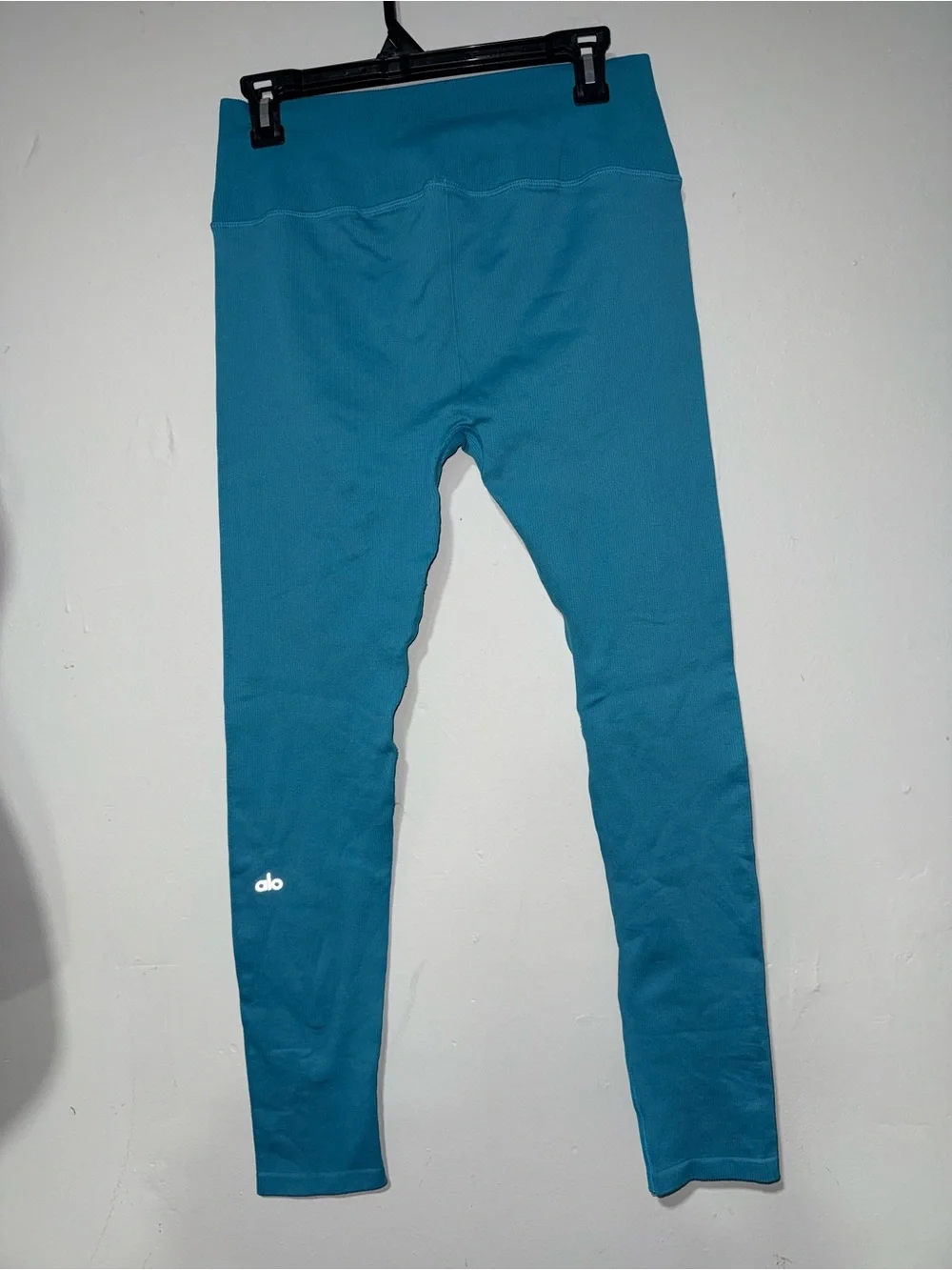 Alo Yoga Leggings - Picture 2 of 3